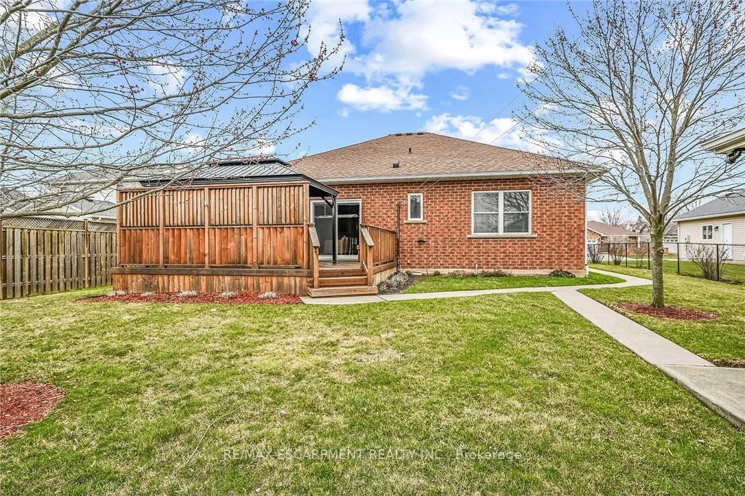 Photo 2 of 20 Oak Crescent, Haldimand — HOMEH
