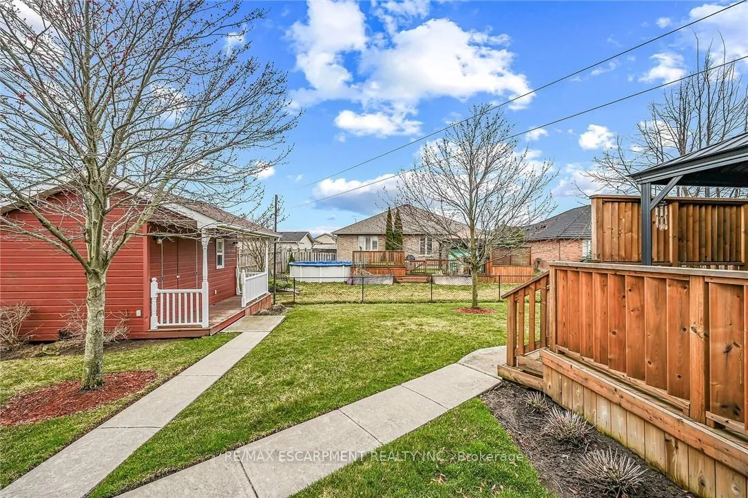 Photo 3 of 20 Oak Crescent, Haldimand — HOMEH