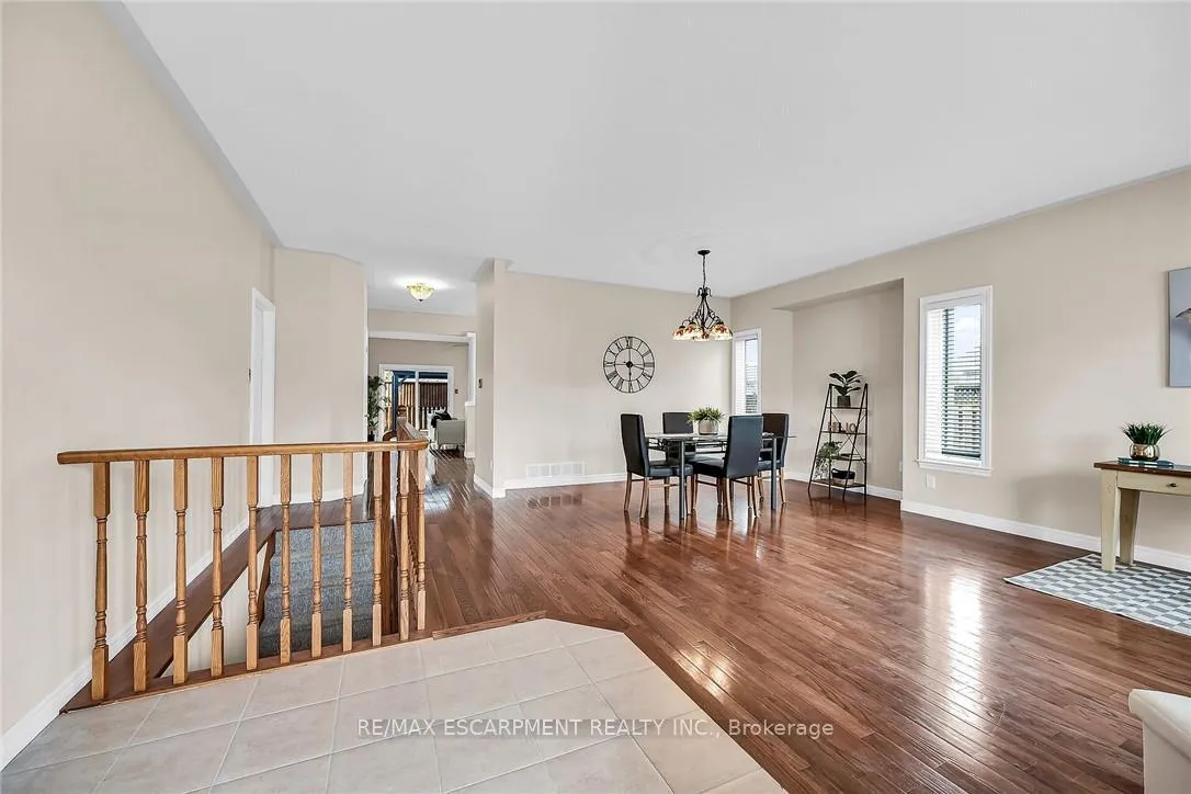 Photo 5 of 20 Oak Crescent, Haldimand — HOMEH