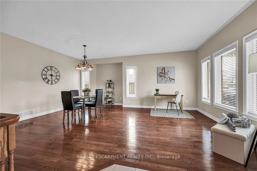 Photo 6 of 20 Oak Crescent, Haldimand — HOMEH