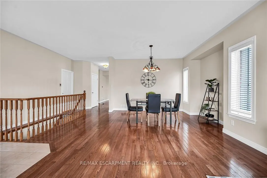 Photo 7 of 20 Oak Crescent, Haldimand — HOMEH
