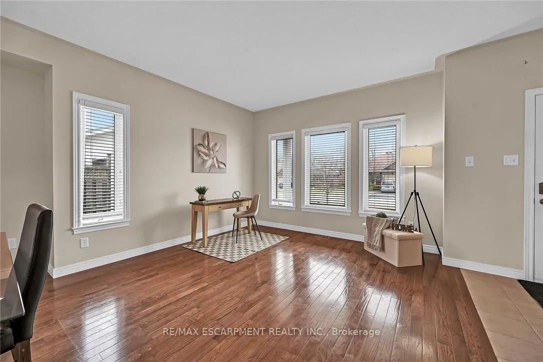 Photo 10 of 20 Oak Crescent, Haldimand — HOMEH