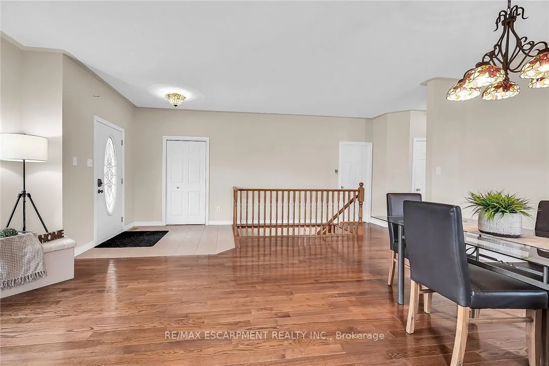 Photo 11 of 20 Oak Crescent, Haldimand — HOMEH