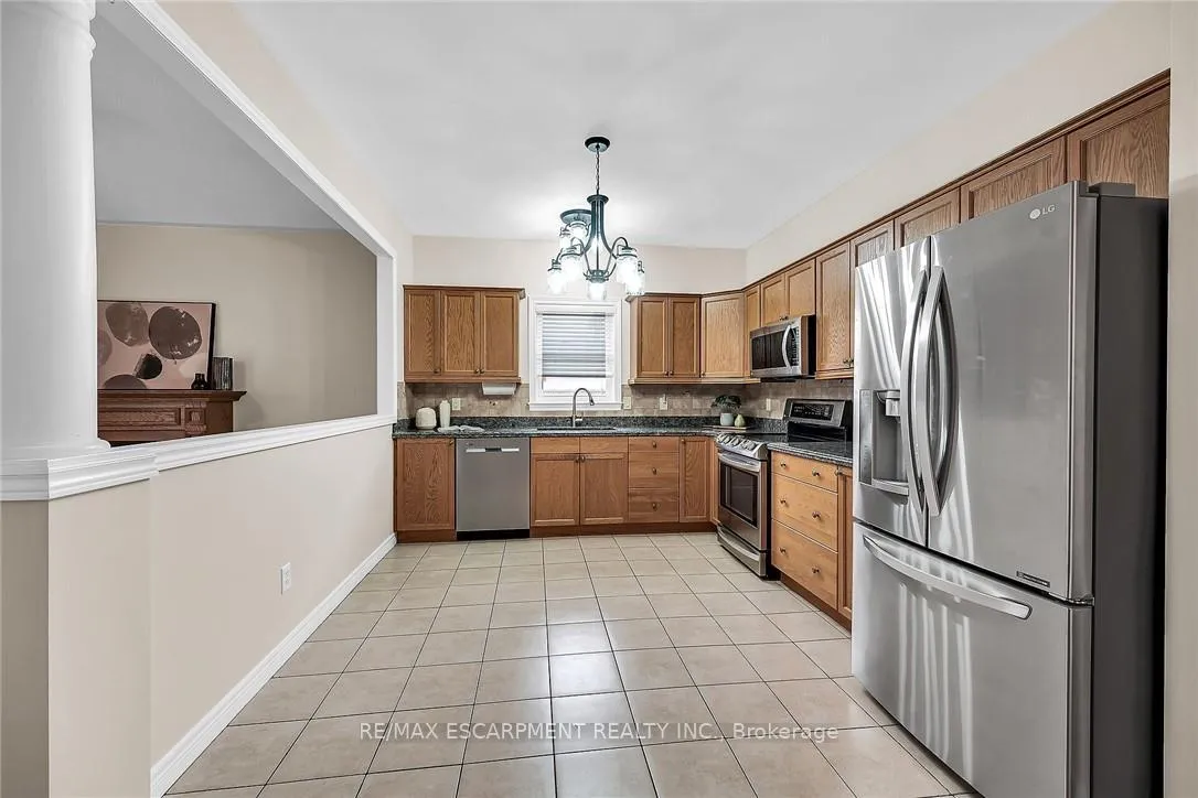 Photo 14 of 20 Oak Crescent, Haldimand — HOMEH