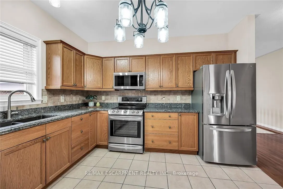 Photo 15 of 20 Oak Crescent, Haldimand — HOMEH