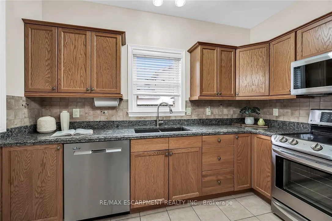 Photo 16 of 20 Oak Crescent, Haldimand — HOMEH
