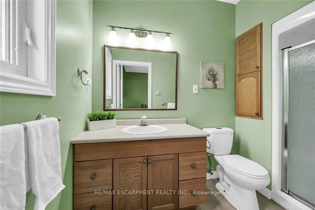 Photo 23 of 20 Oak Crescent, Haldimand — HOMEH