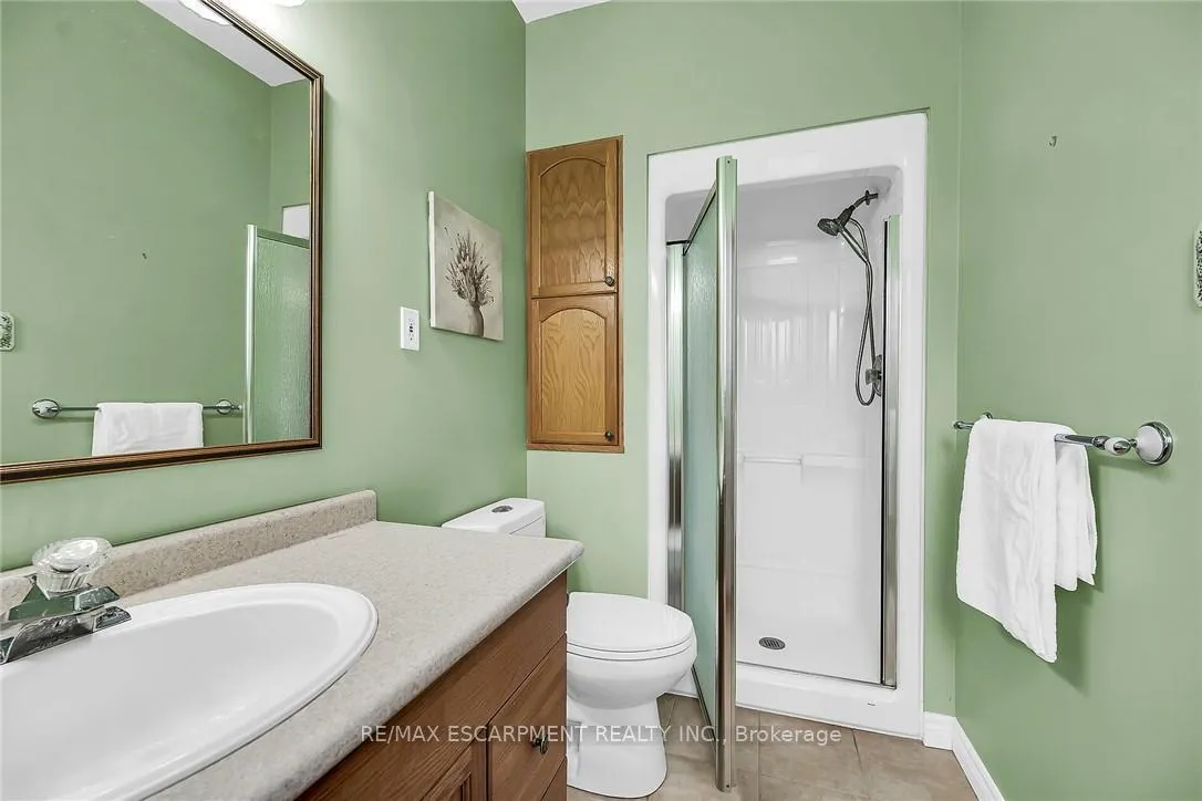 Photo 24 of 20 Oak Crescent, Haldimand — HOMEH