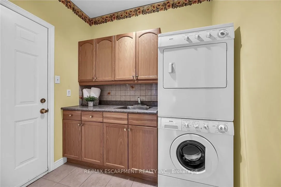 Photo 28 of 20 Oak Crescent, Haldimand — HOMEH