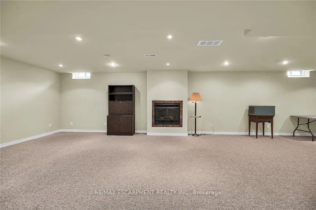 Photo 33 of 20 Oak Crescent, Haldimand — HOMEH