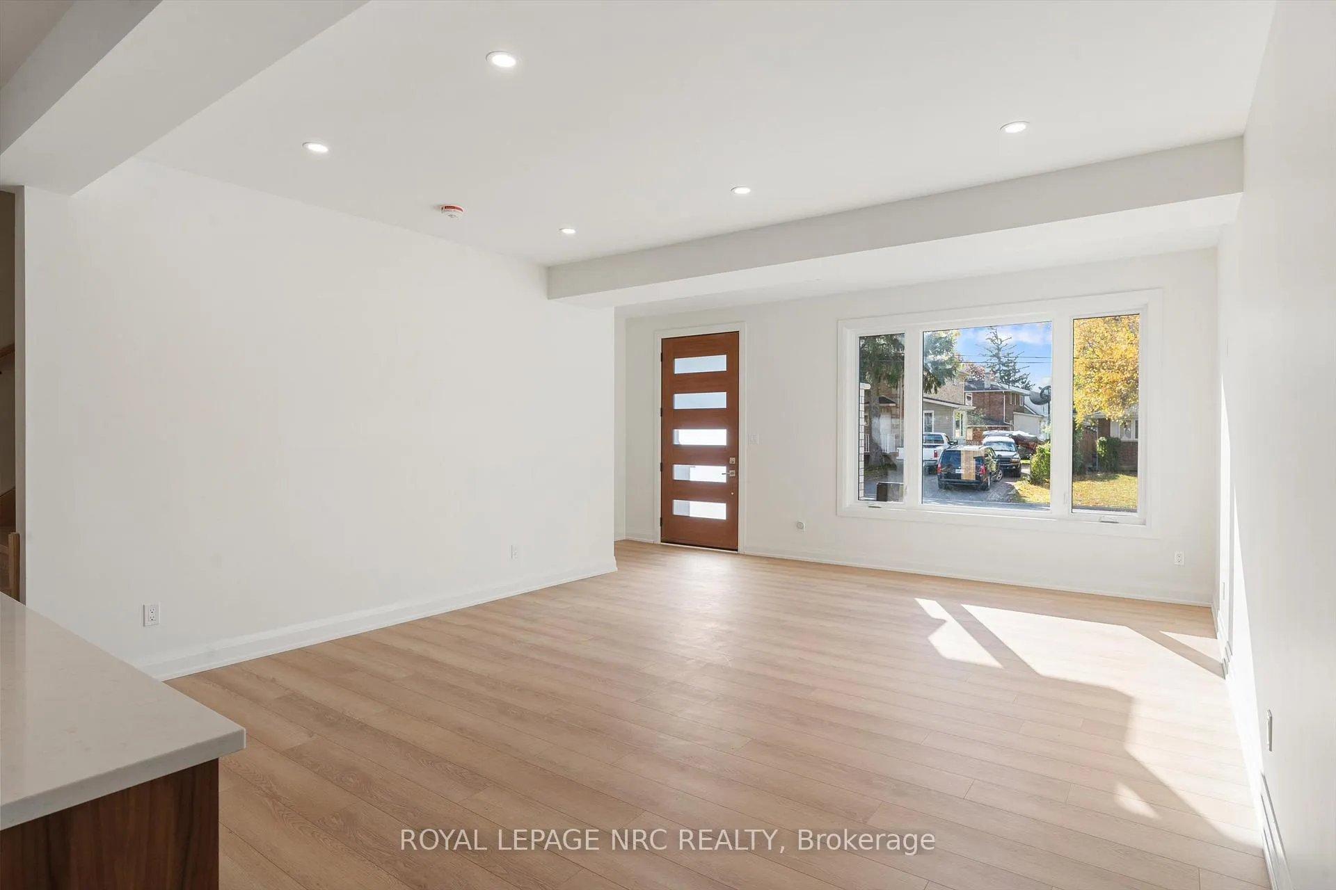 Photo 2 of 7619 Mulhern Road, Niagara Falls, Ascot — HOMEH