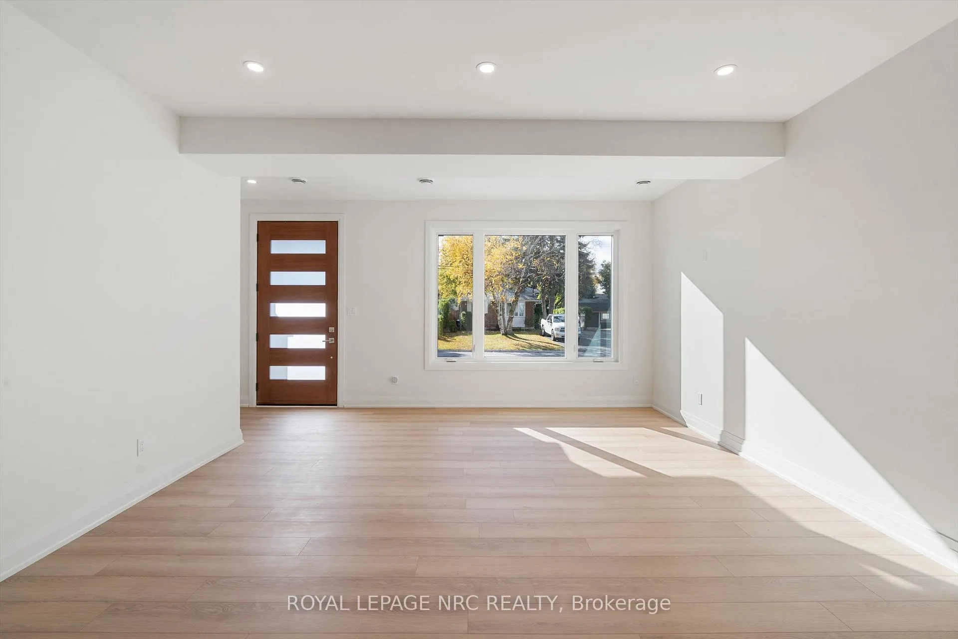 Photo 3 of 7619 Mulhern Road, Niagara Falls, Ascot — HOMEH