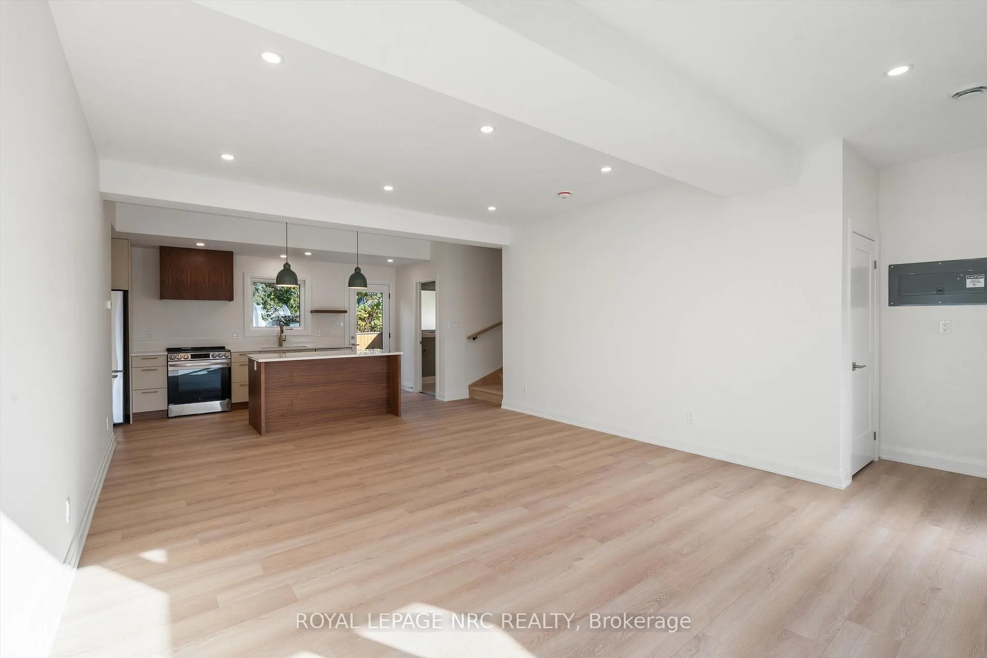 Photo 5 of 7619 Mulhern Road, Niagara Falls, Ascot — HOMEH