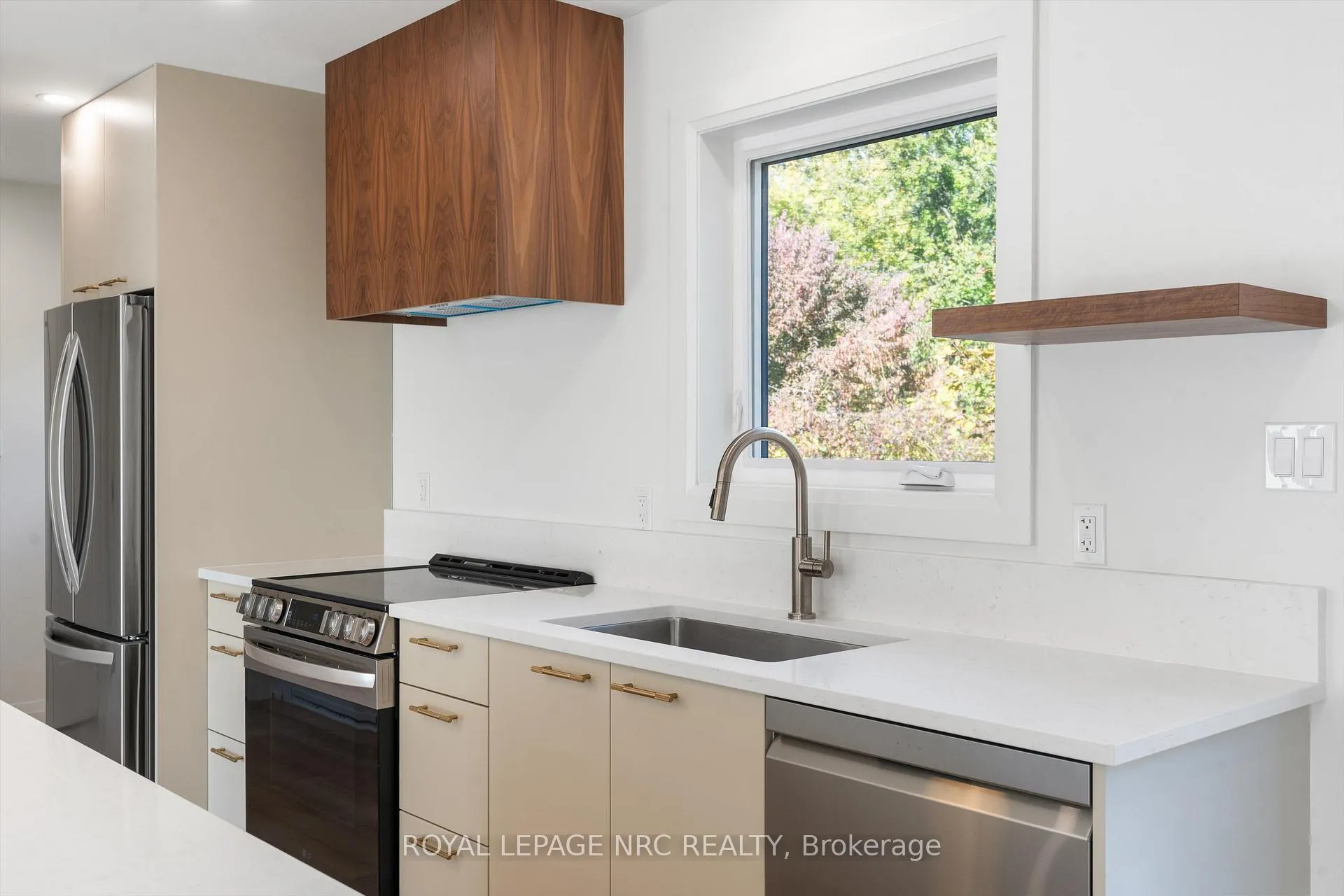 Photo 8 of 7619 Mulhern Road, Niagara Falls, Ascot — HOMEH