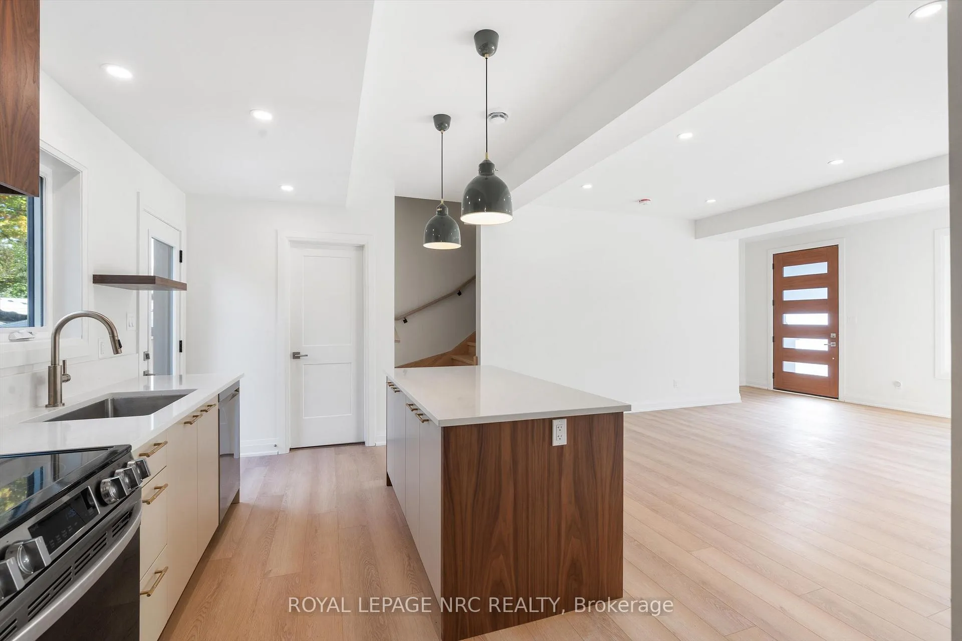 Photo 9 of 7619 Mulhern Road, Niagara Falls, Ascot — HOMEH