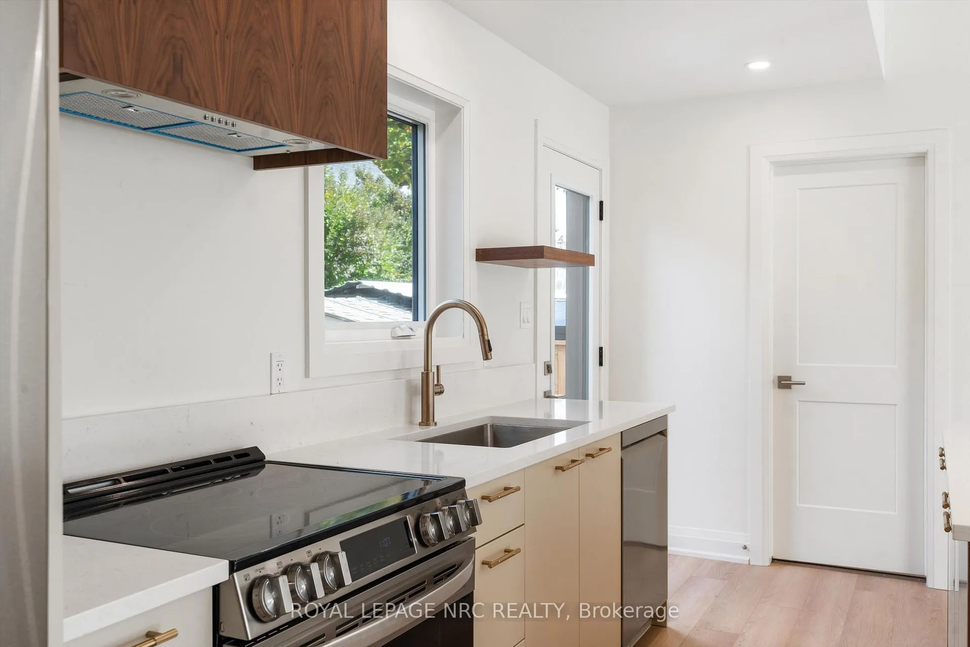 Photo 10 of 7619 Mulhern Road, Niagara Falls, Ascot — HOMEH