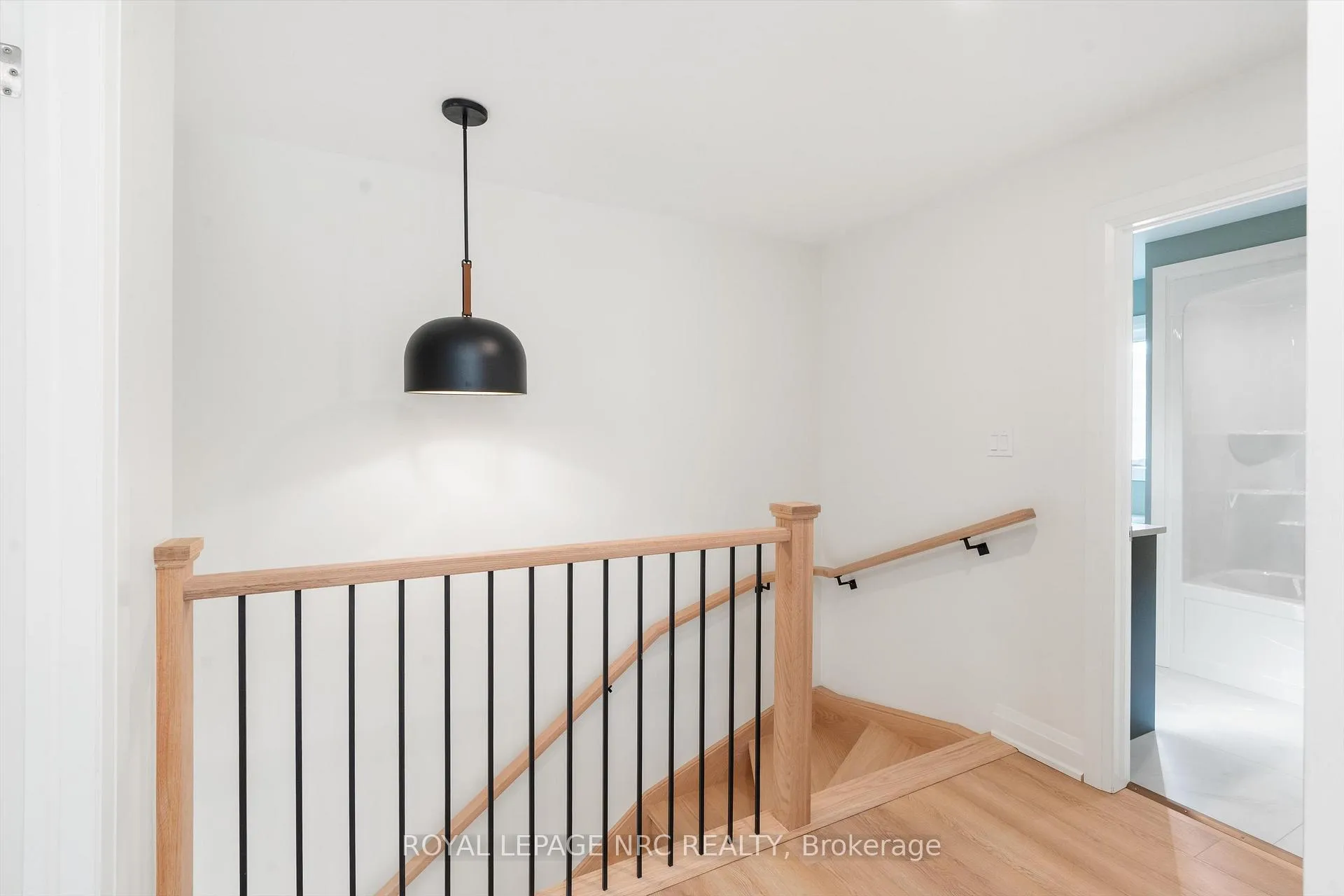 Photo 14 of 7619 Mulhern Road, Niagara Falls, Ascot — HOMEH