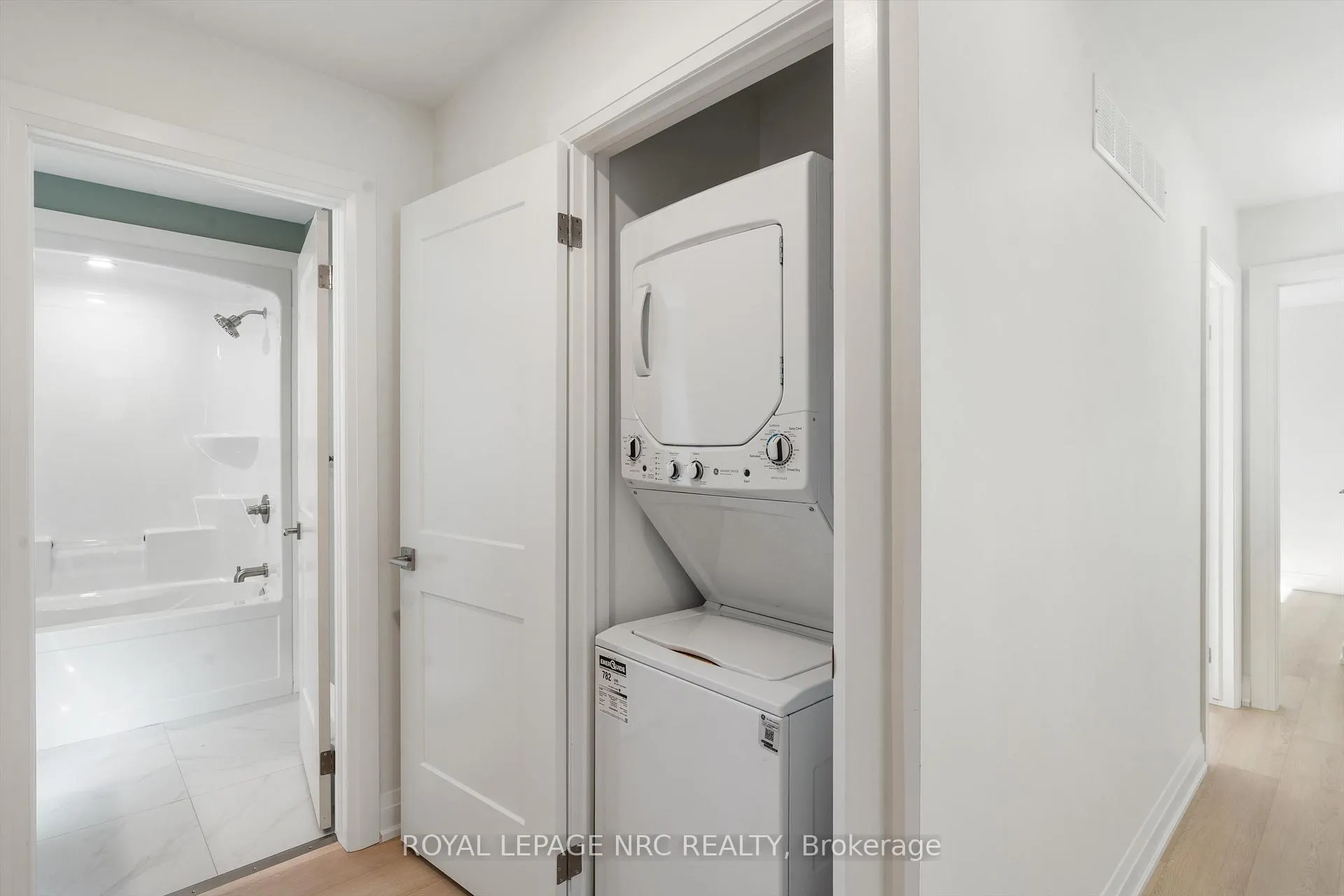 Photo 17 of 7619 Mulhern Road, Niagara Falls, Ascot — HOMEH