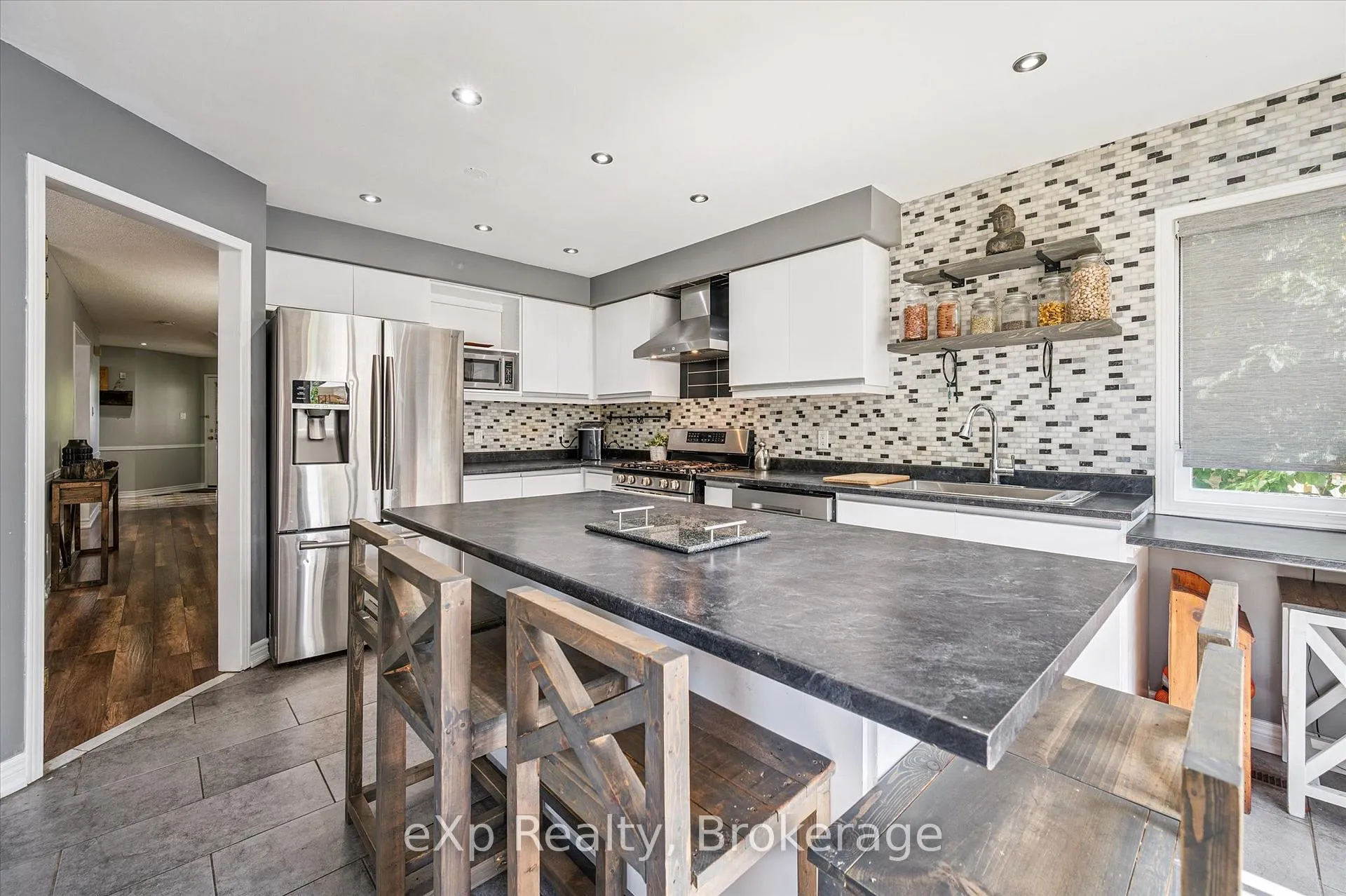 Photo 14 of 8 Lanercost Way, Brampton, Heart Lake East — HOMEH