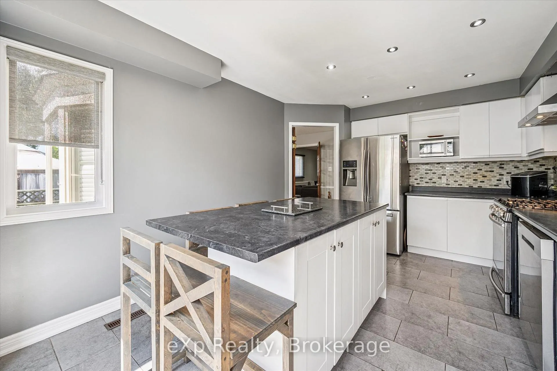 Photo 15 of 8 Lanercost Way, Brampton, Heart Lake East — HOMEH