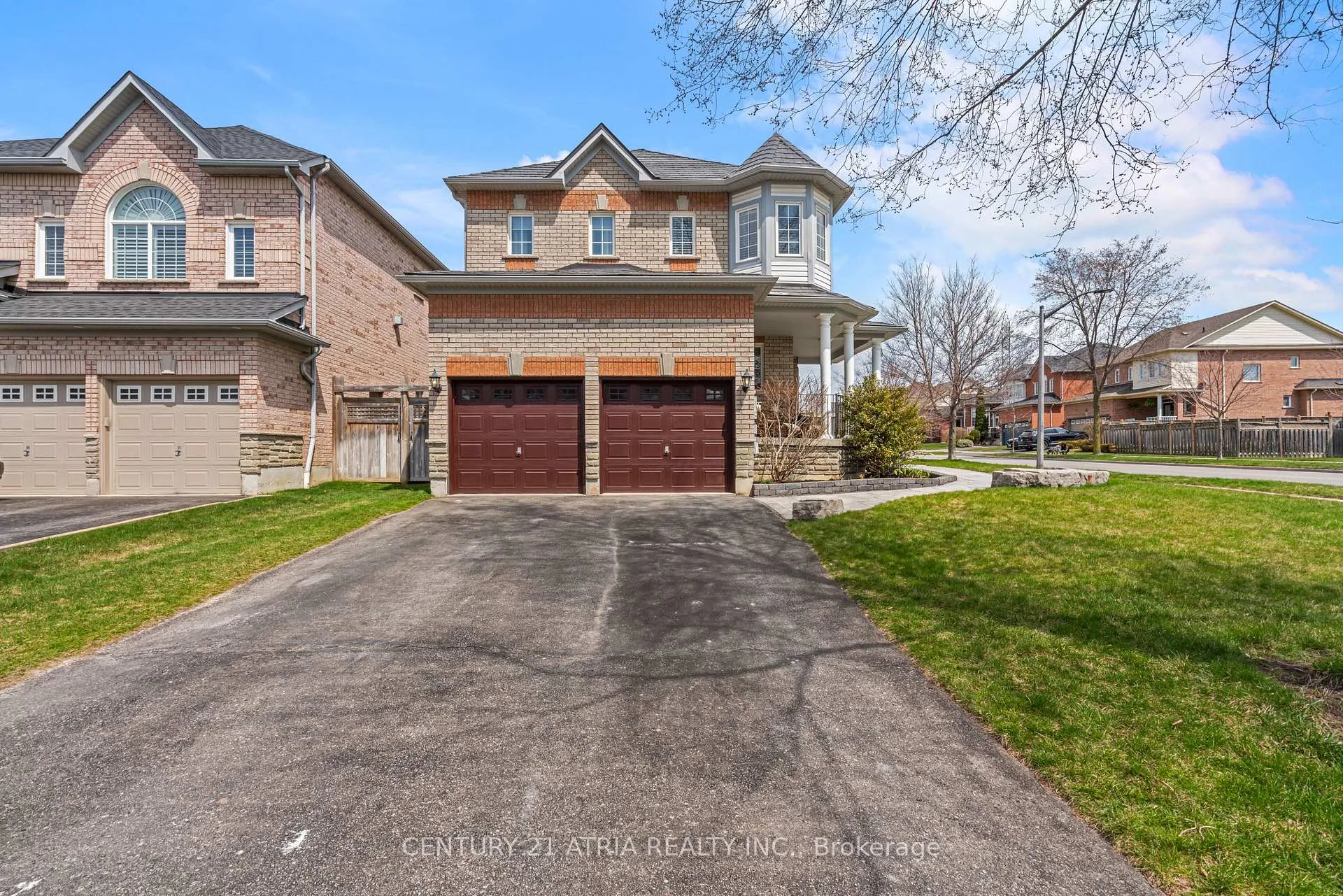 Photo 3 of 1 Carlinds Drive, Whitby, Rolling Acres — HOMEH
