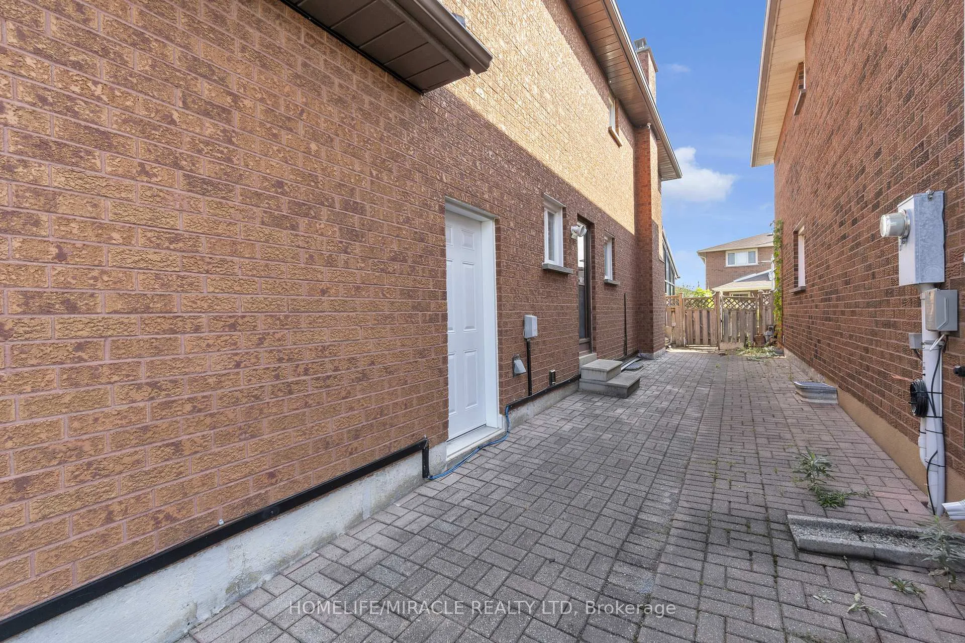 Photo 3 of 373 Forest Drive, Vaughan, West Woodbridge — HOMEH
