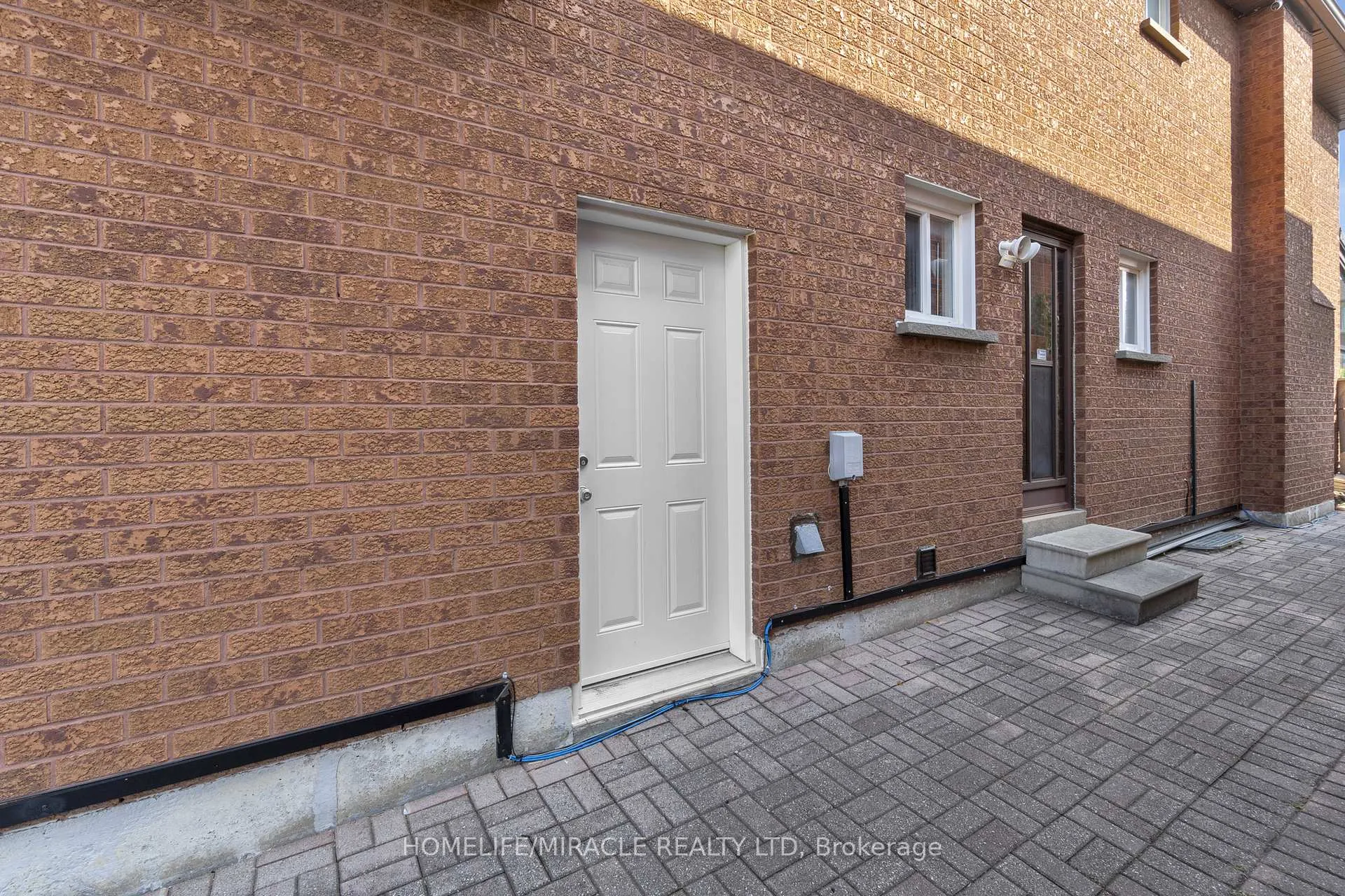 Photo 4 of 373 Forest Drive, Vaughan, West Woodbridge — HOMEH