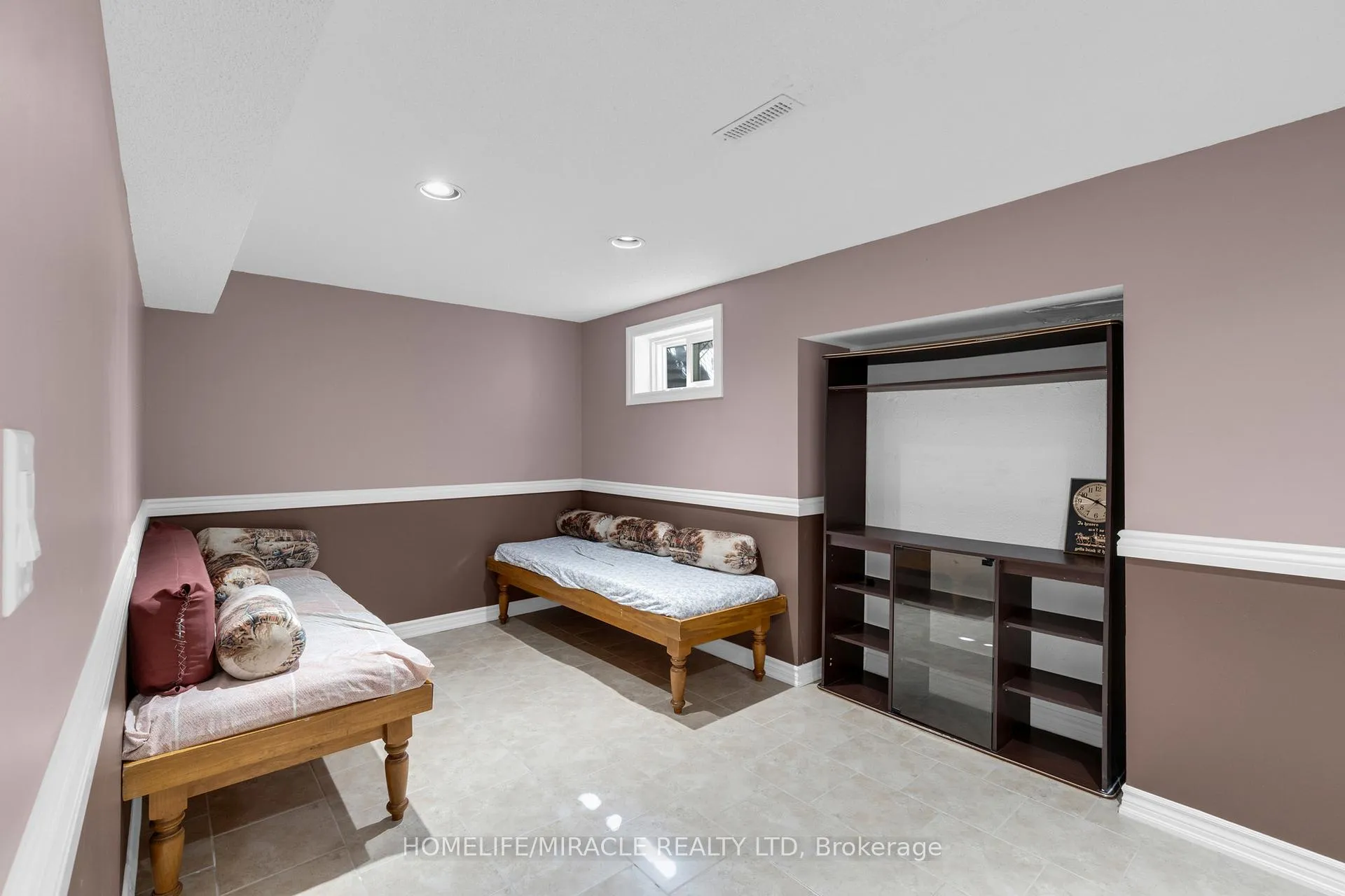 Photo 16 of 373 Forest Drive, Vaughan, West Woodbridge — HOMEH