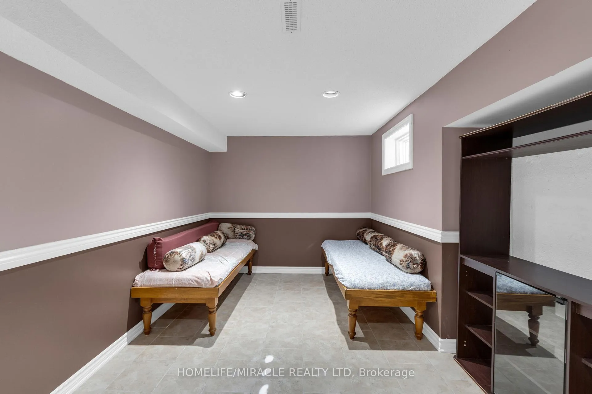 Photo 17 of 373 Forest Drive, Vaughan, West Woodbridge — HOMEH