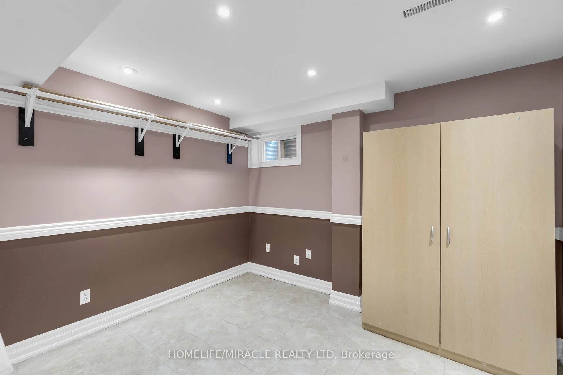 Photo 18 of 373 Forest Drive, Vaughan, West Woodbridge — HOMEH