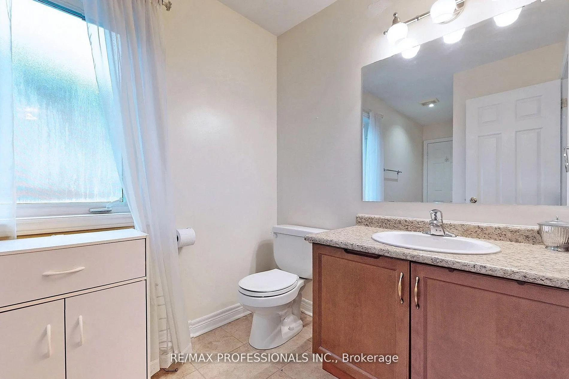 Photo 15 of Unit Upper Unit, 35 Perkins Drive, Brampton, Northwest Sandalwood Parkway — HOMEH
