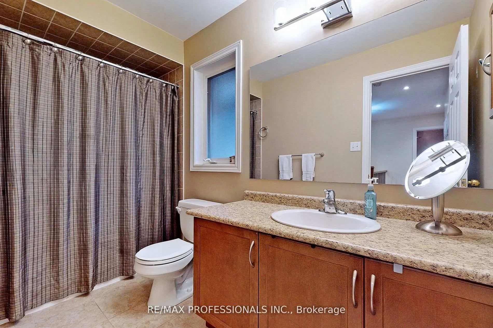 Photo 18 of Unit Upper Unit, 35 Perkins Drive, Brampton, Northwest Sandalwood Parkway — HOMEH