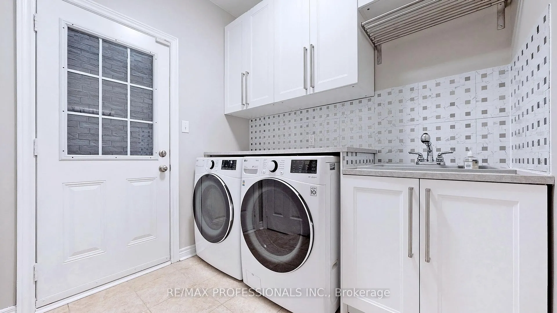 Photo 19 of Unit Upper Unit, 35 Perkins Drive, Brampton, Northwest Sandalwood Parkway — HOMEH