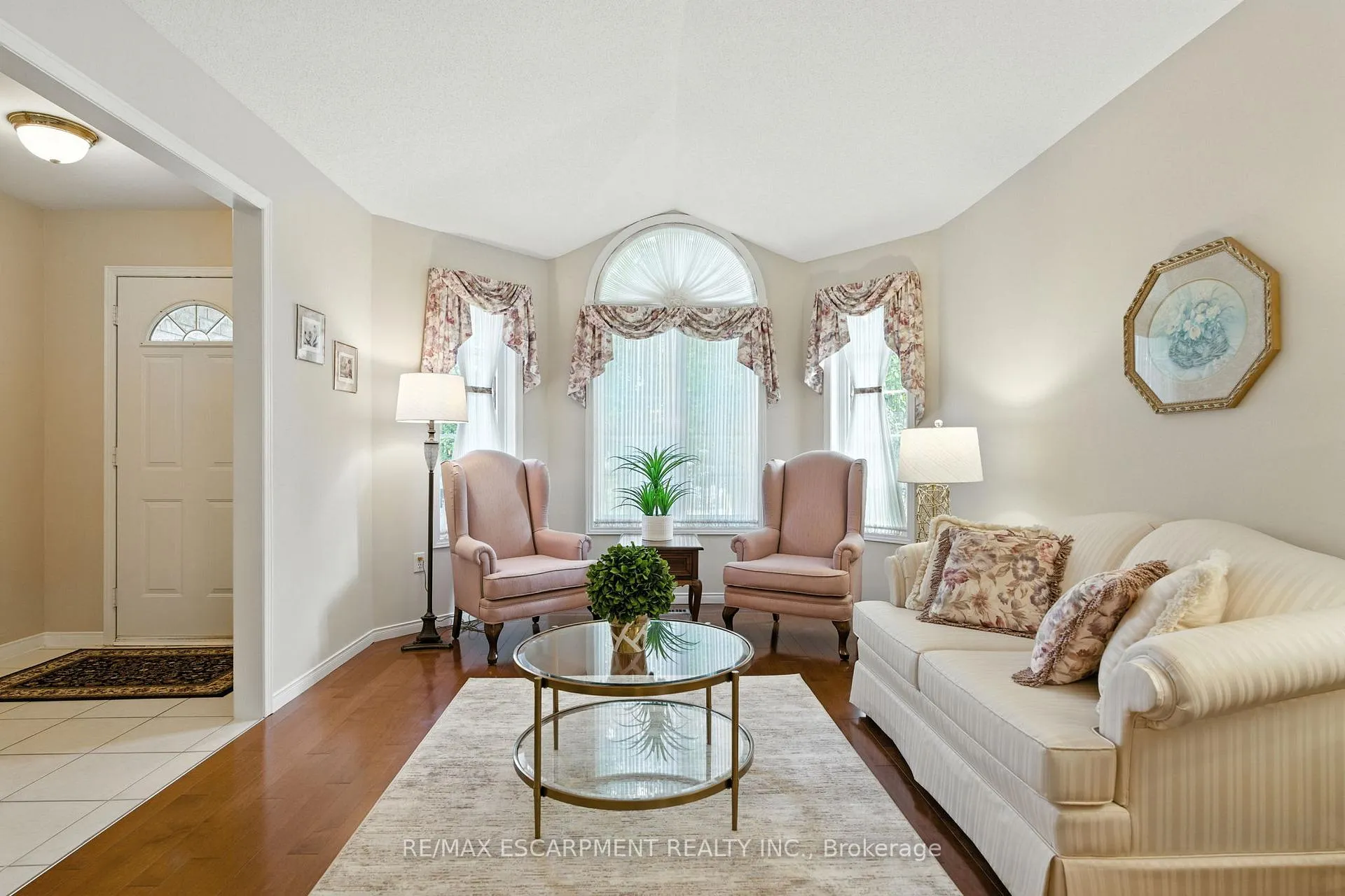 Photo 3 of 18 Naples Boulevard, Hamilton, Rymal — HOMEH