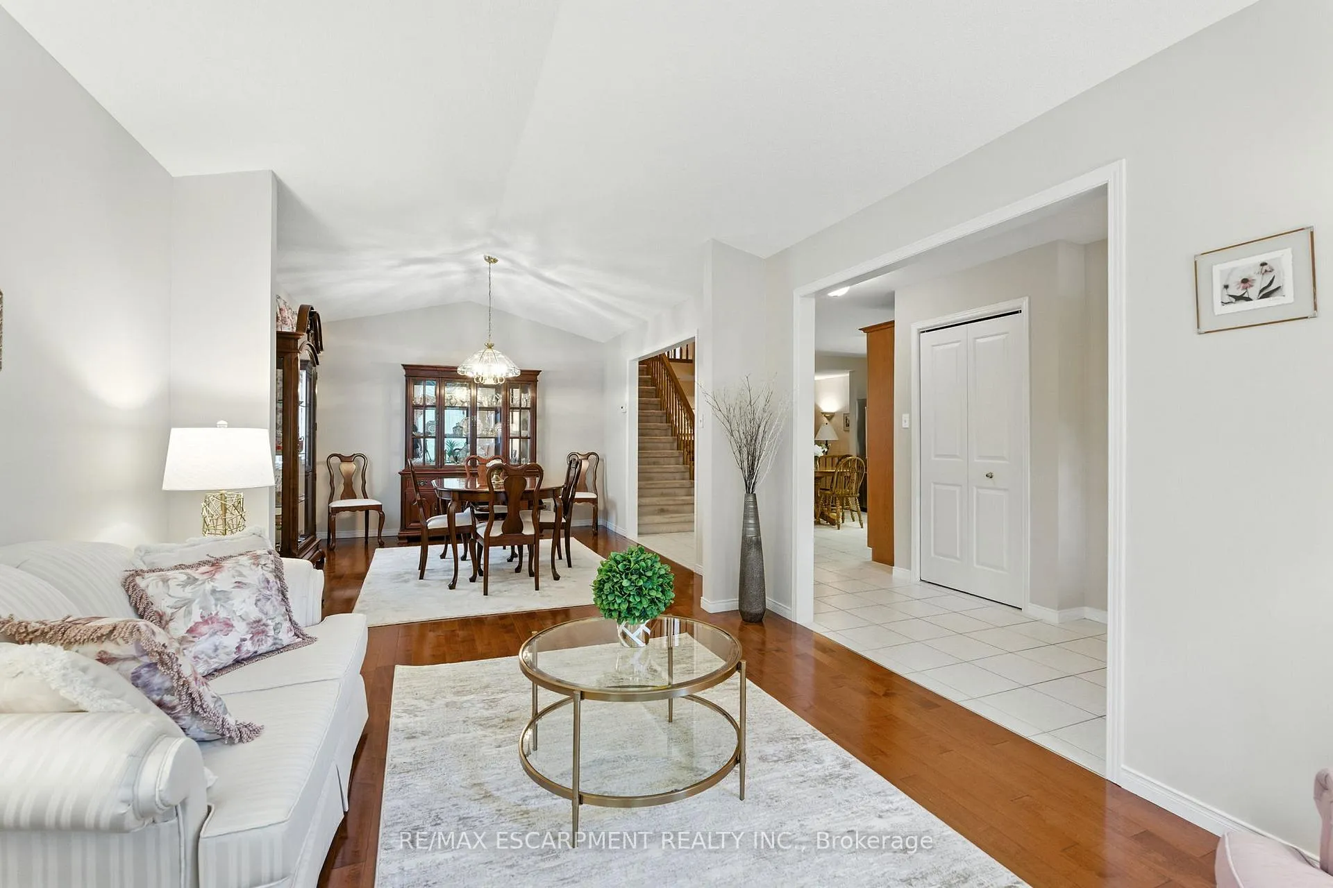 Photo 5 of 18 Naples Boulevard, Hamilton, Rymal — HOMEH