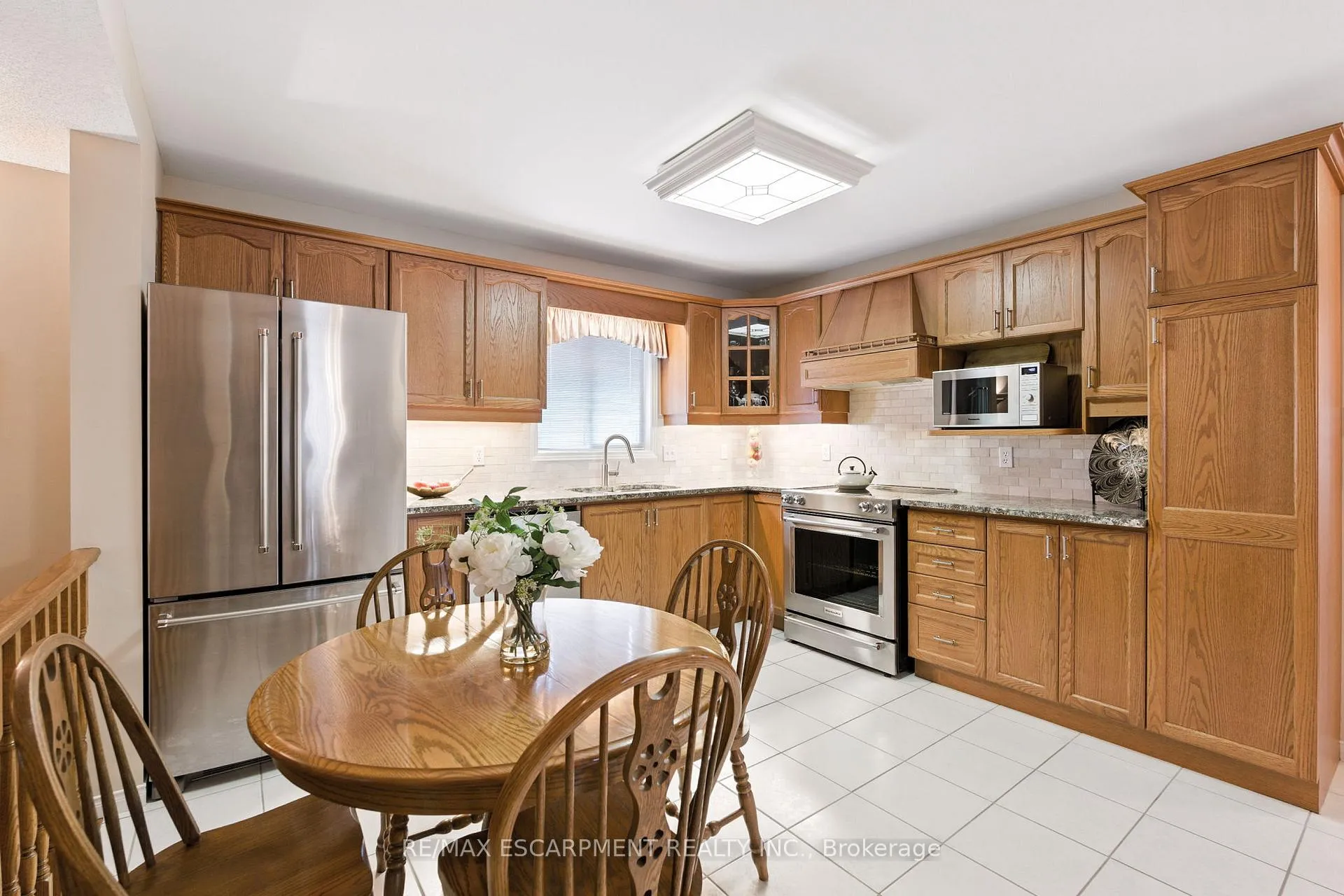Photo 8 of 18 Naples Boulevard, Hamilton, Rymal — HOMEH