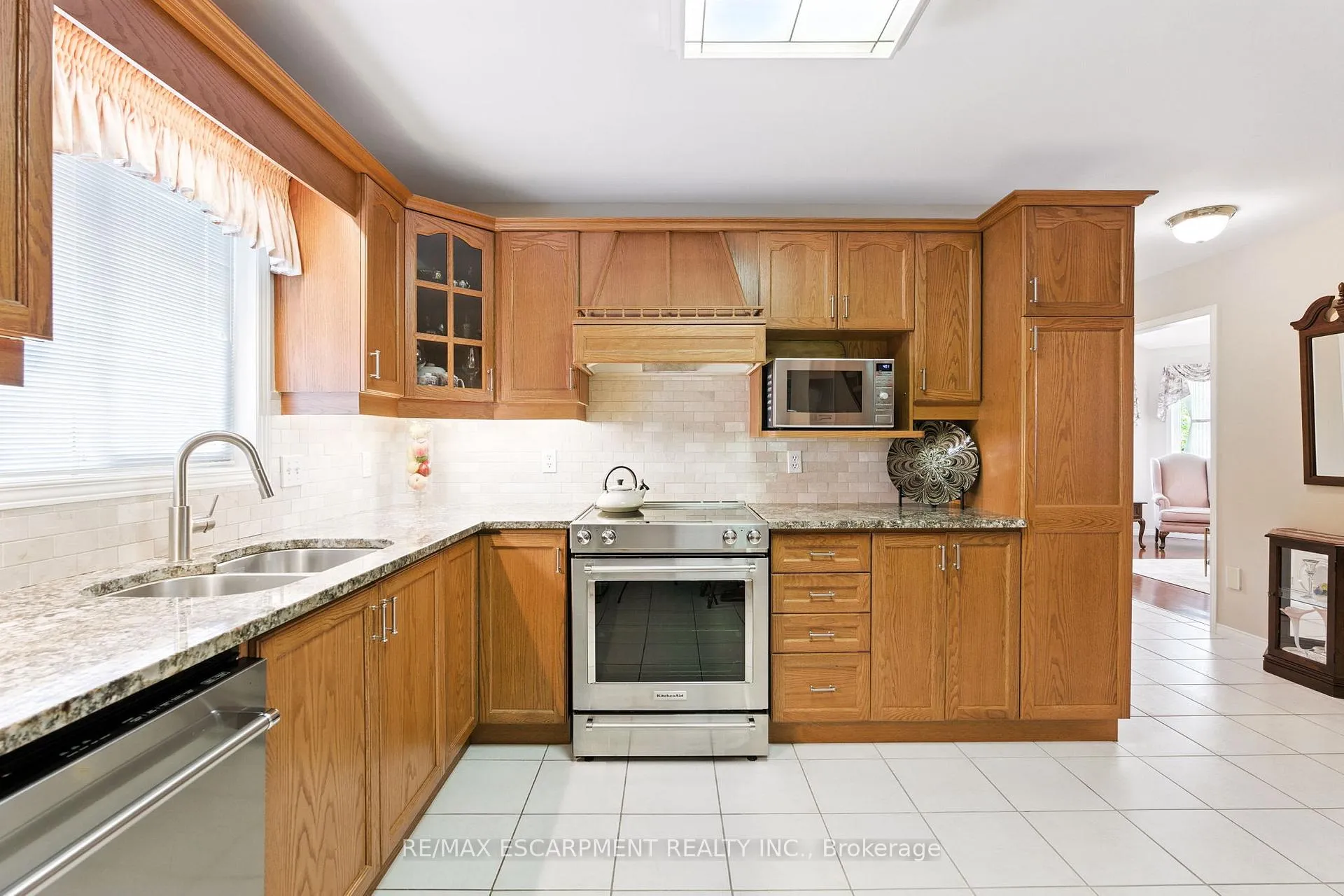 Photo 11 of 18 Naples Boulevard, Hamilton, Rymal — HOMEH