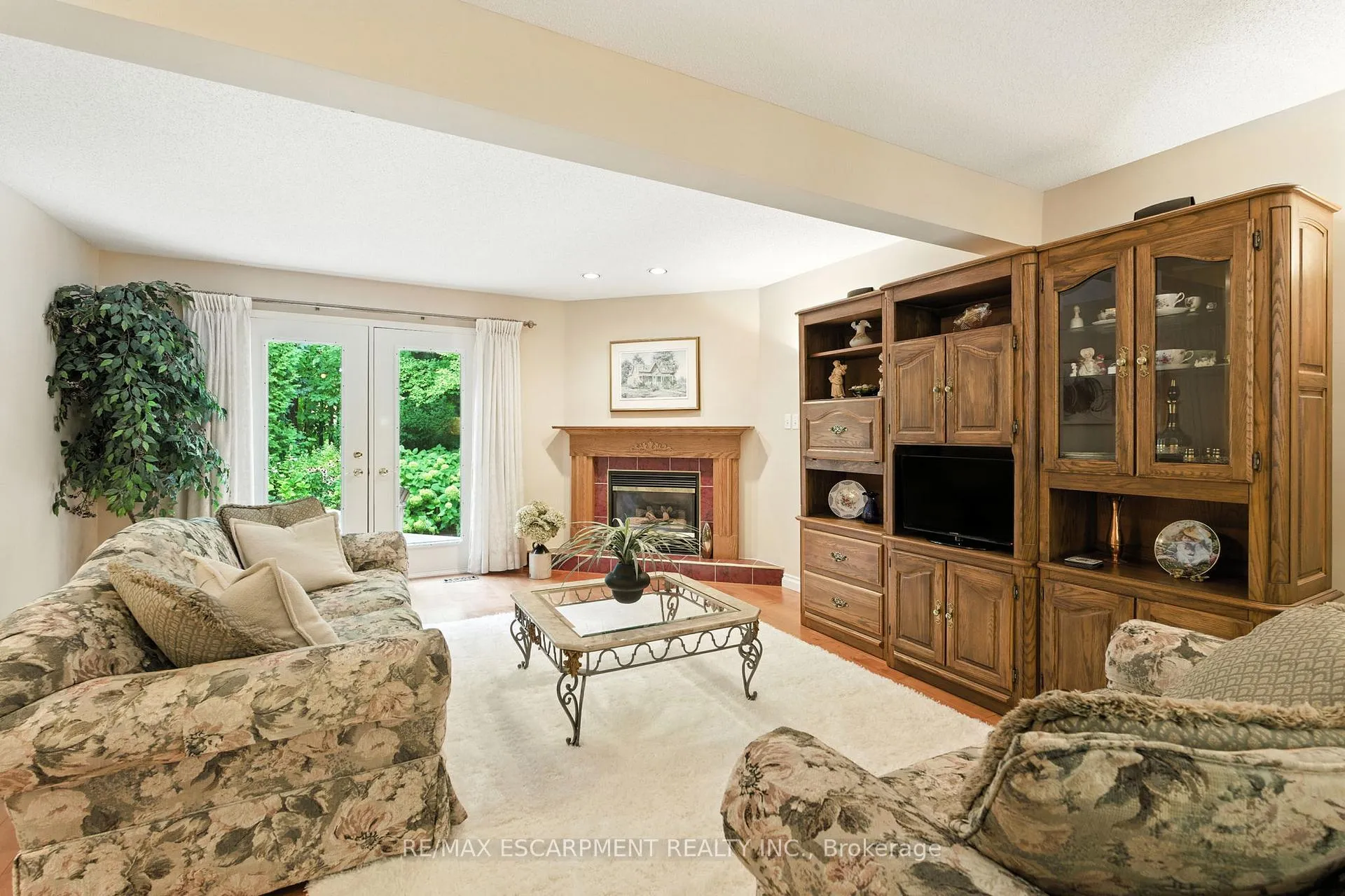 Photo 12 of 18 Naples Boulevard, Hamilton, Rymal — HOMEH