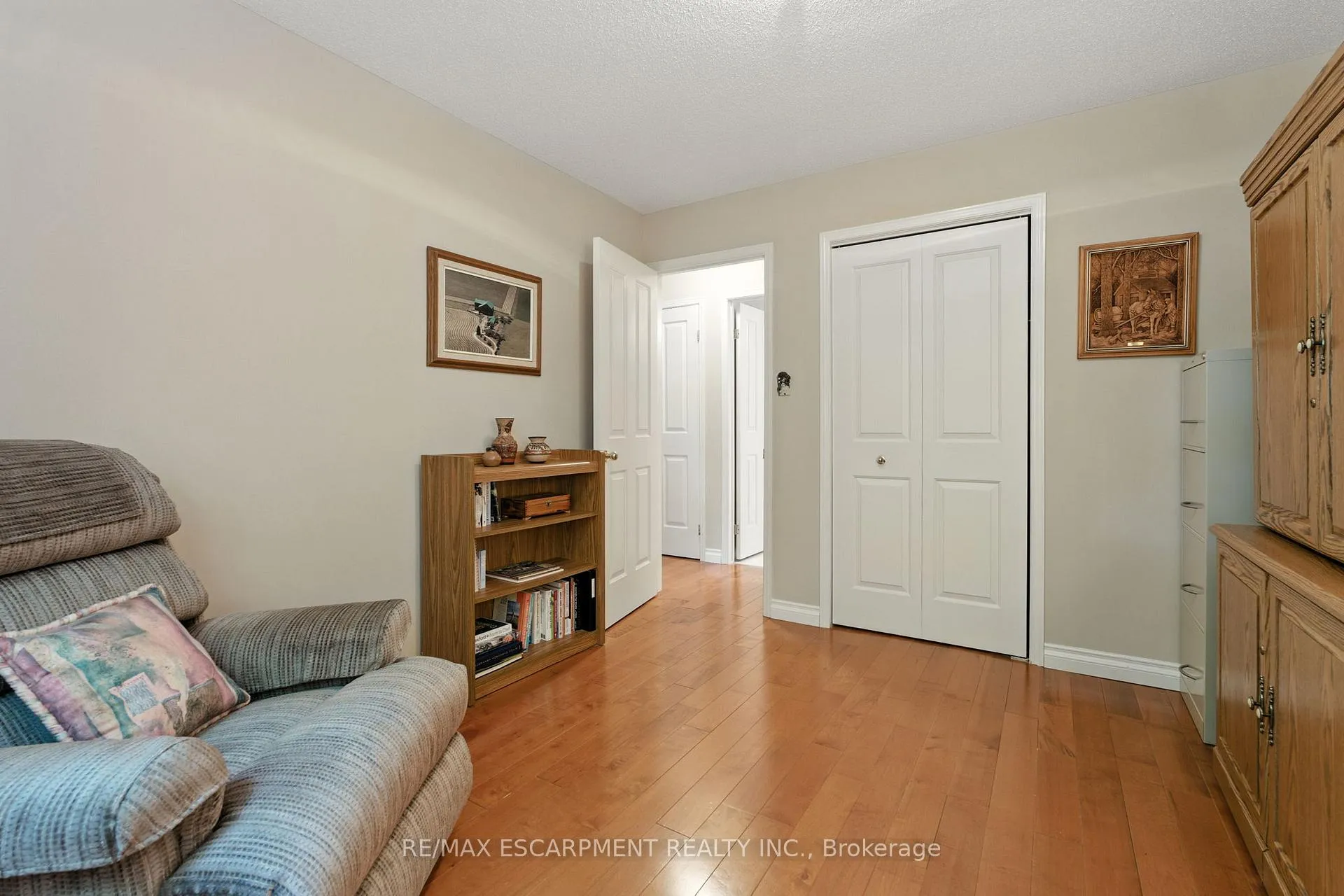 Photo 17 of 18 Naples Boulevard, Hamilton, Rymal — HOMEH