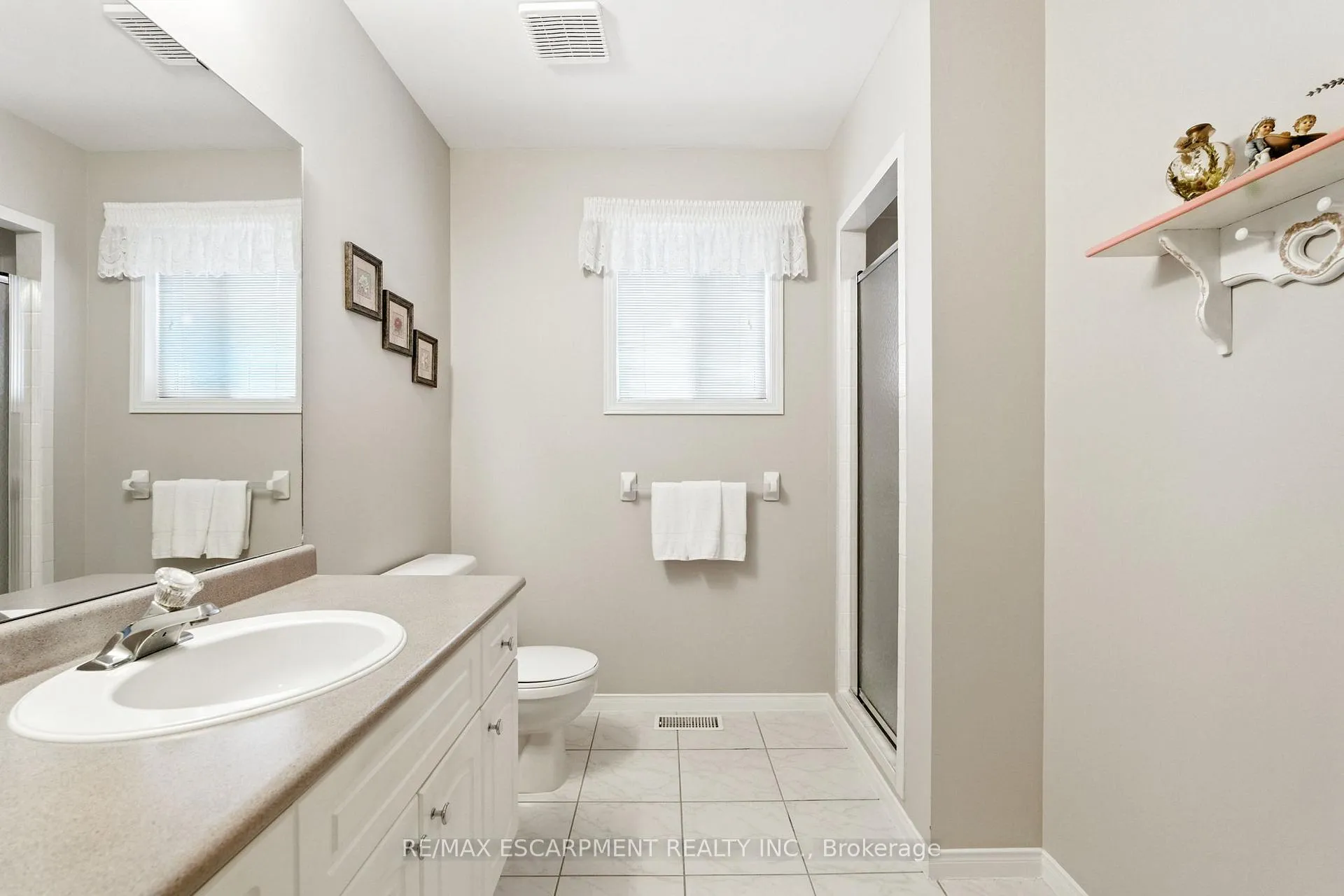 Photo 18 of 18 Naples Boulevard, Hamilton, Rymal — HOMEH