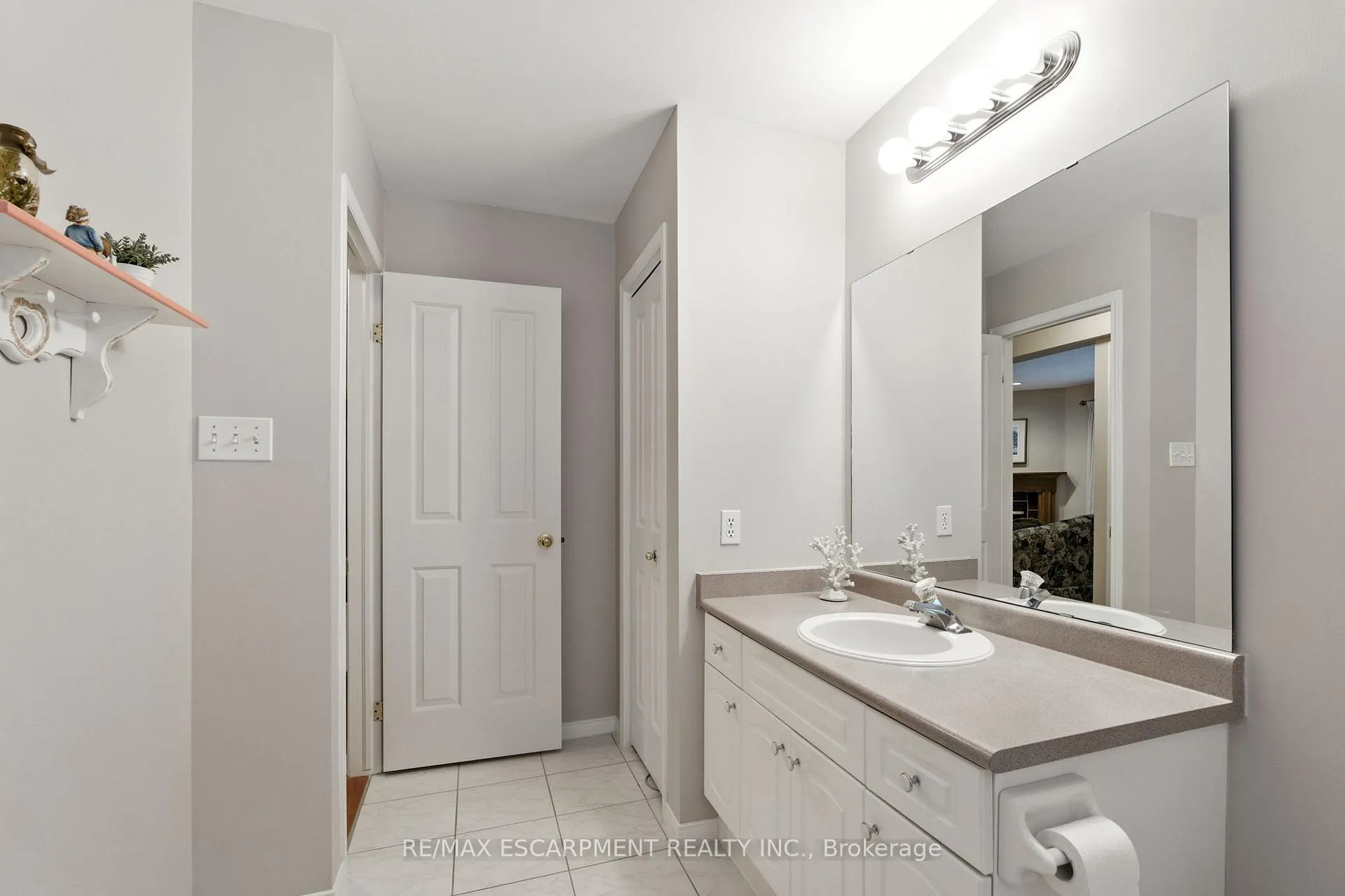 Photo 19 of 18 Naples Boulevard, Hamilton, Rymal — HOMEH