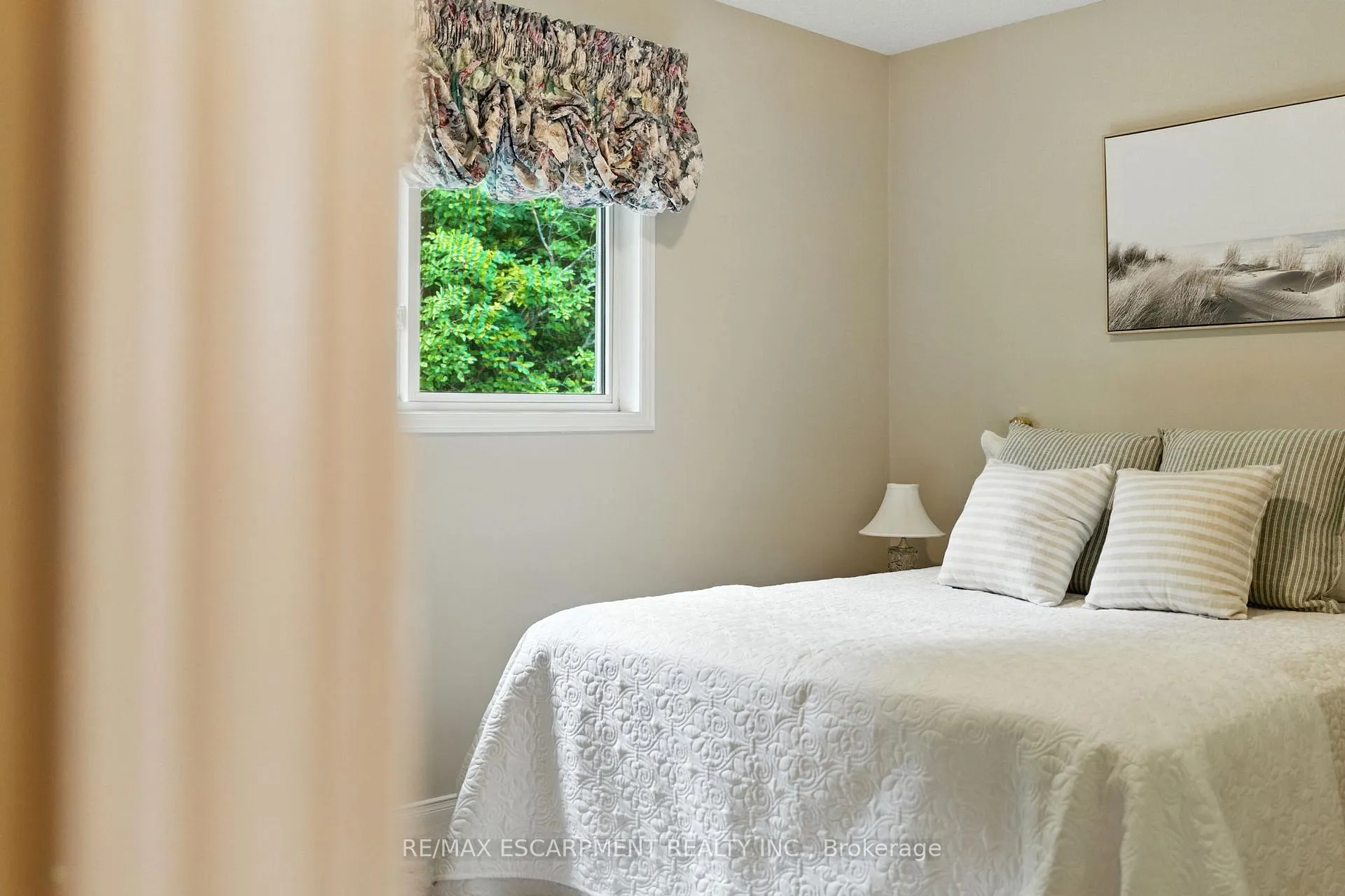 Photo 27 of 18 Naples Boulevard, Hamilton, Rymal — HOMEH
