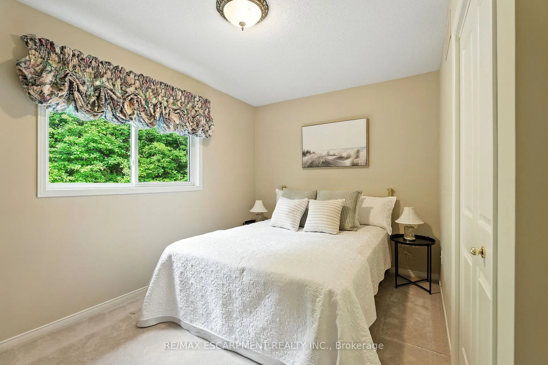 Photo 28 of 18 Naples Boulevard, Hamilton, Rymal — HOMEH