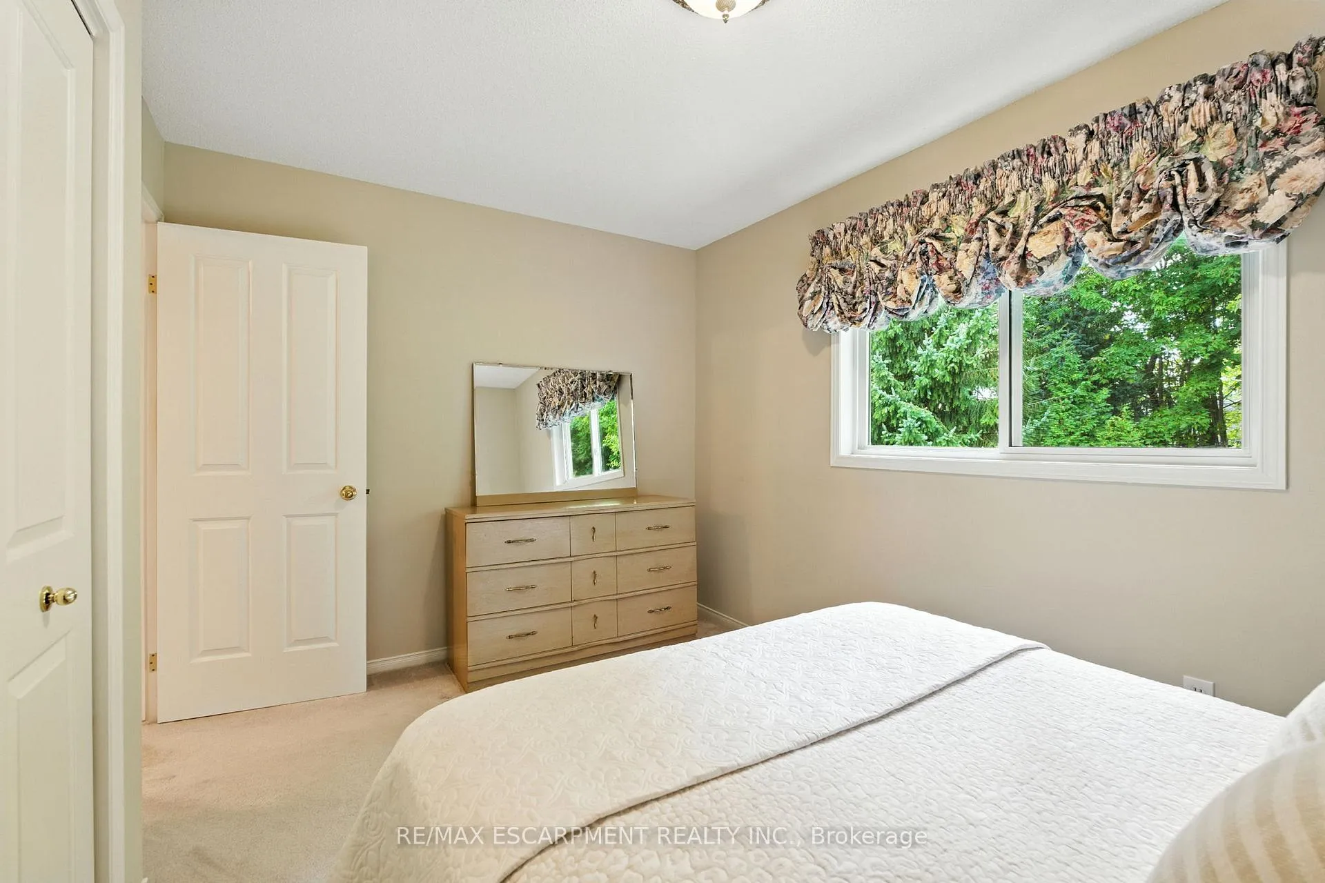 Photo 29 of 18 Naples Boulevard, Hamilton, Rymal — HOMEH