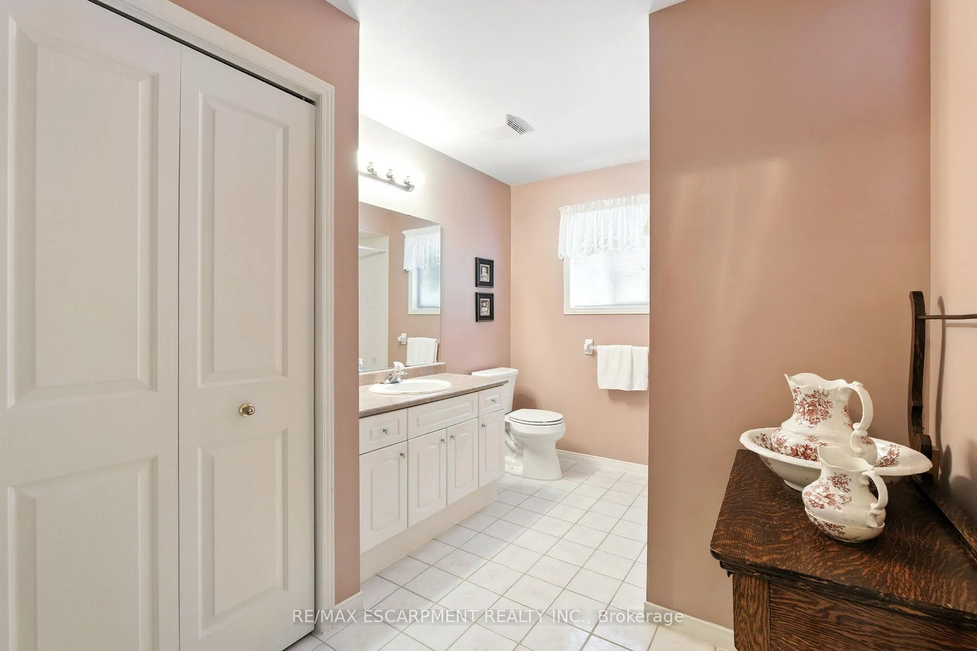 Photo 33 of 18 Naples Boulevard, Hamilton, Rymal — HOMEH