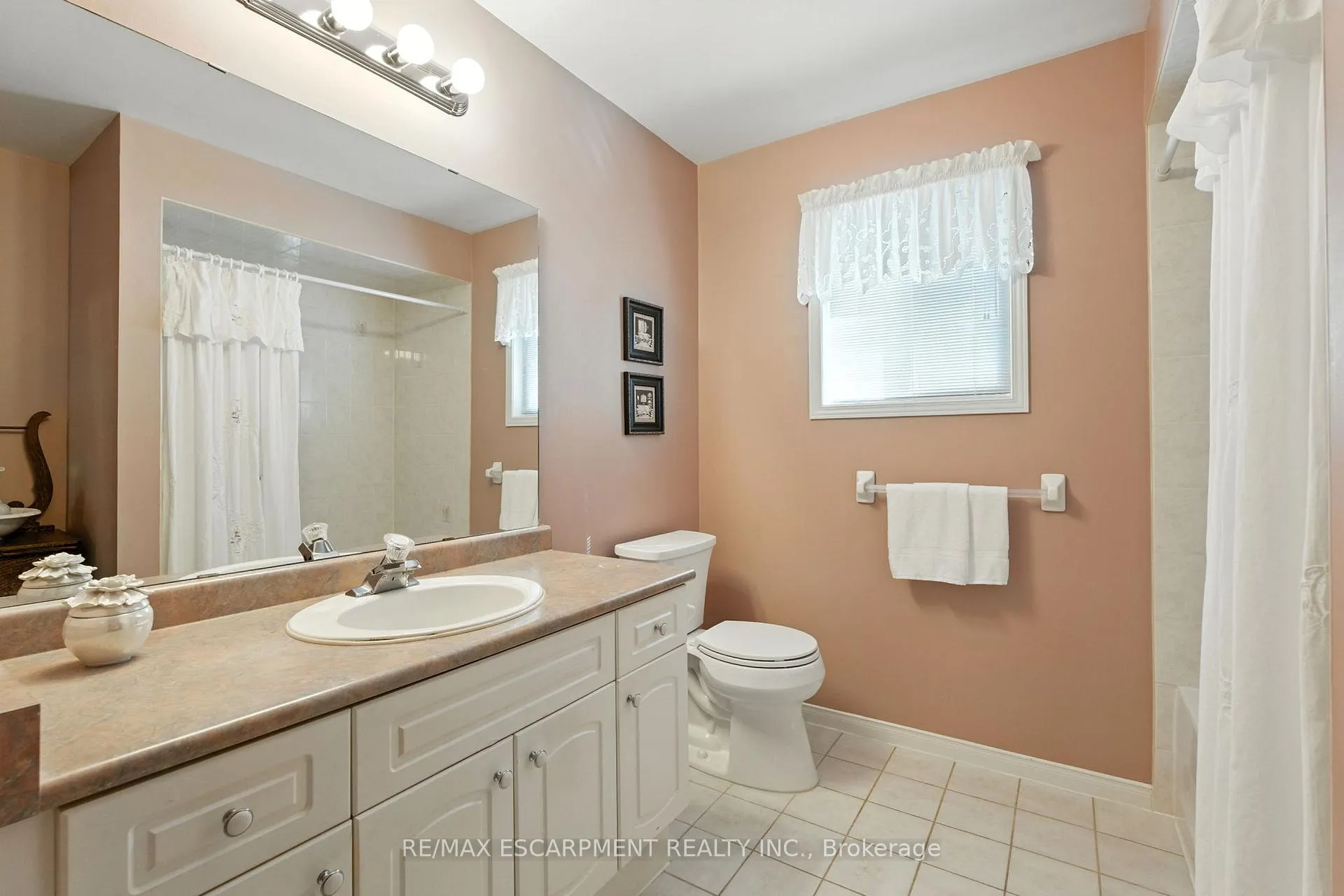 Photo 34 of 18 Naples Boulevard, Hamilton, Rymal — HOMEH