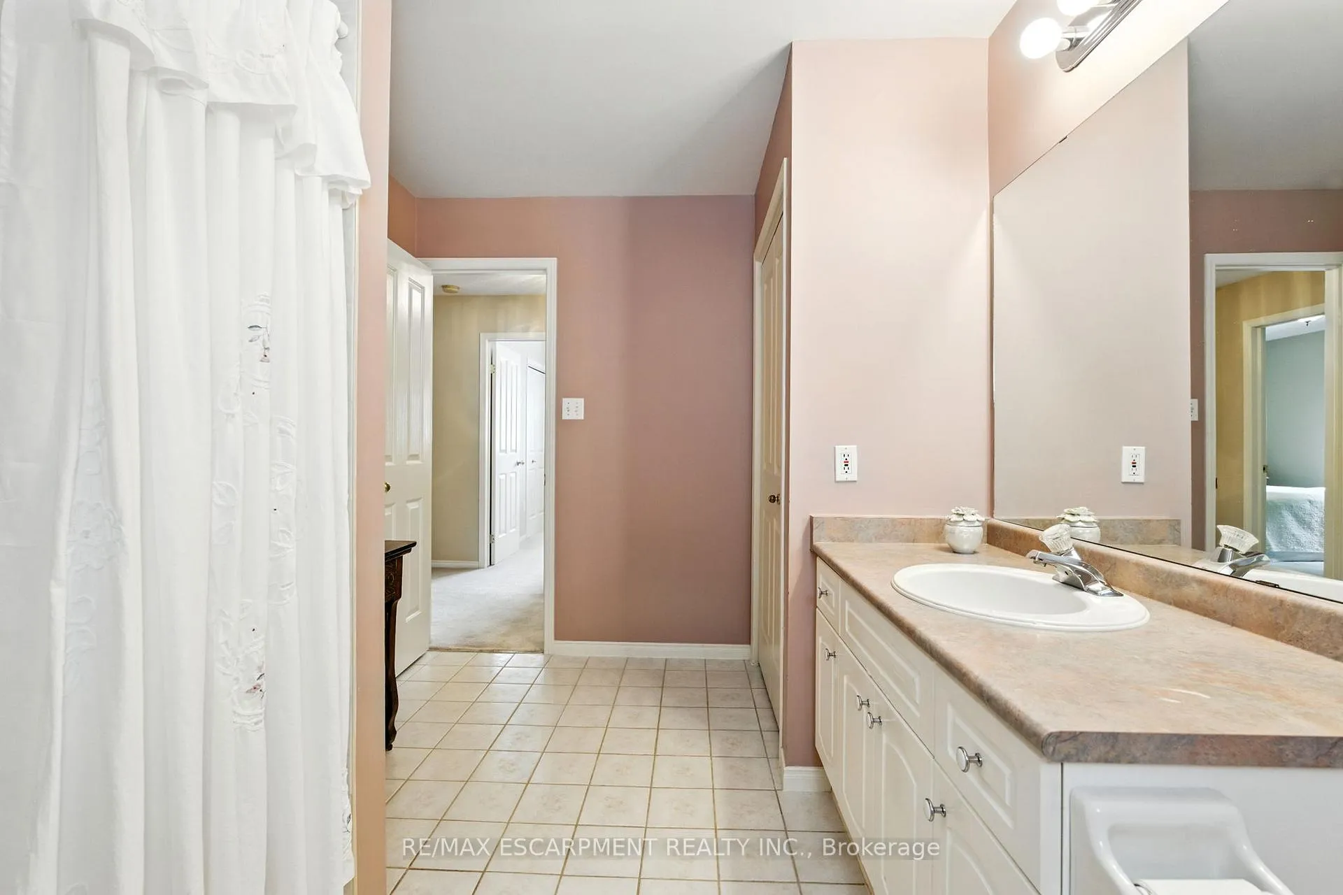 Photo 35 of 18 Naples Boulevard, Hamilton, Rymal — HOMEH