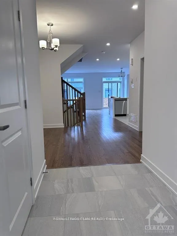 Photo 5 of 304 Makobe Lane N, Ottawa, Riverside South/Gloucester Glen — HOMEH