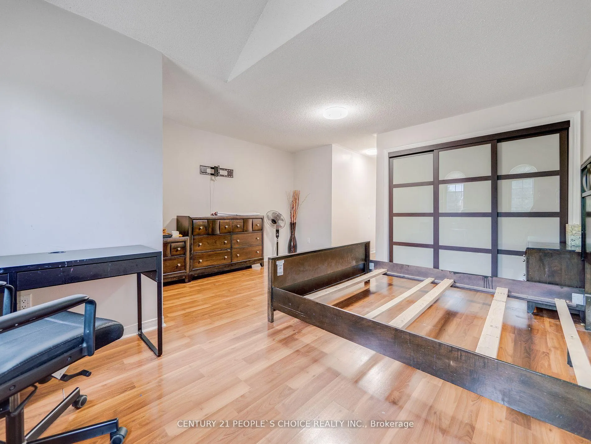 Photo 23 of 37 Giraffe Avenue, Brampton, Sandringham-Wellington — HOMEH