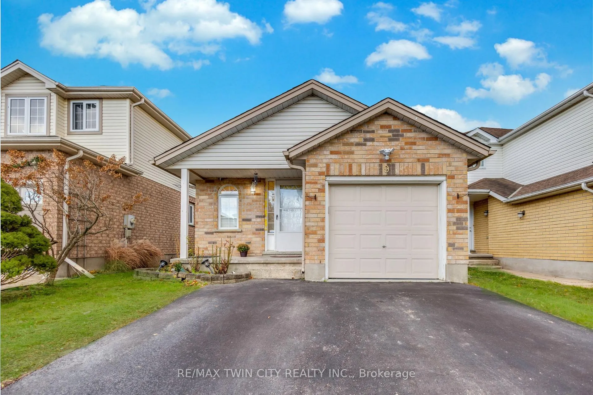 Photo 1 of 9 Bush Clover Crescent, Kitchener — HOMEH